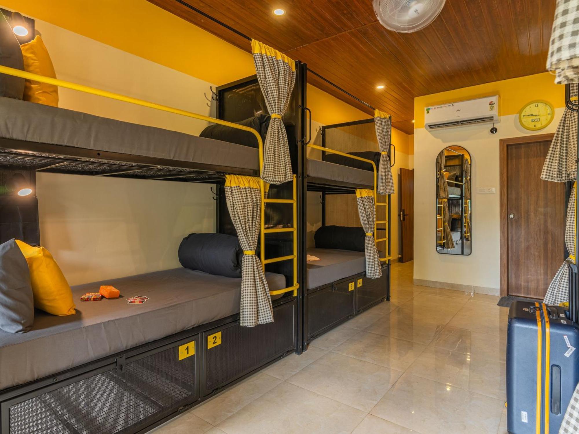 The Hosteller Lonavala, City Centre Pokoj fotografie